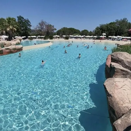 : 3 Pces Avec Piscine Et Vue - Fr-1-226-514 *